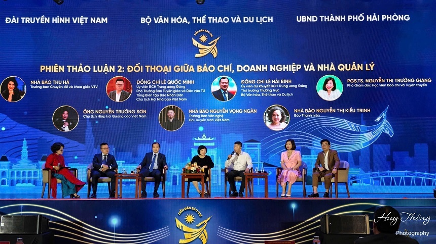 Quang cảnh phiên thảo luận: Đối thoại giữa báo chí, doanh nghiệp và nhà quản lý