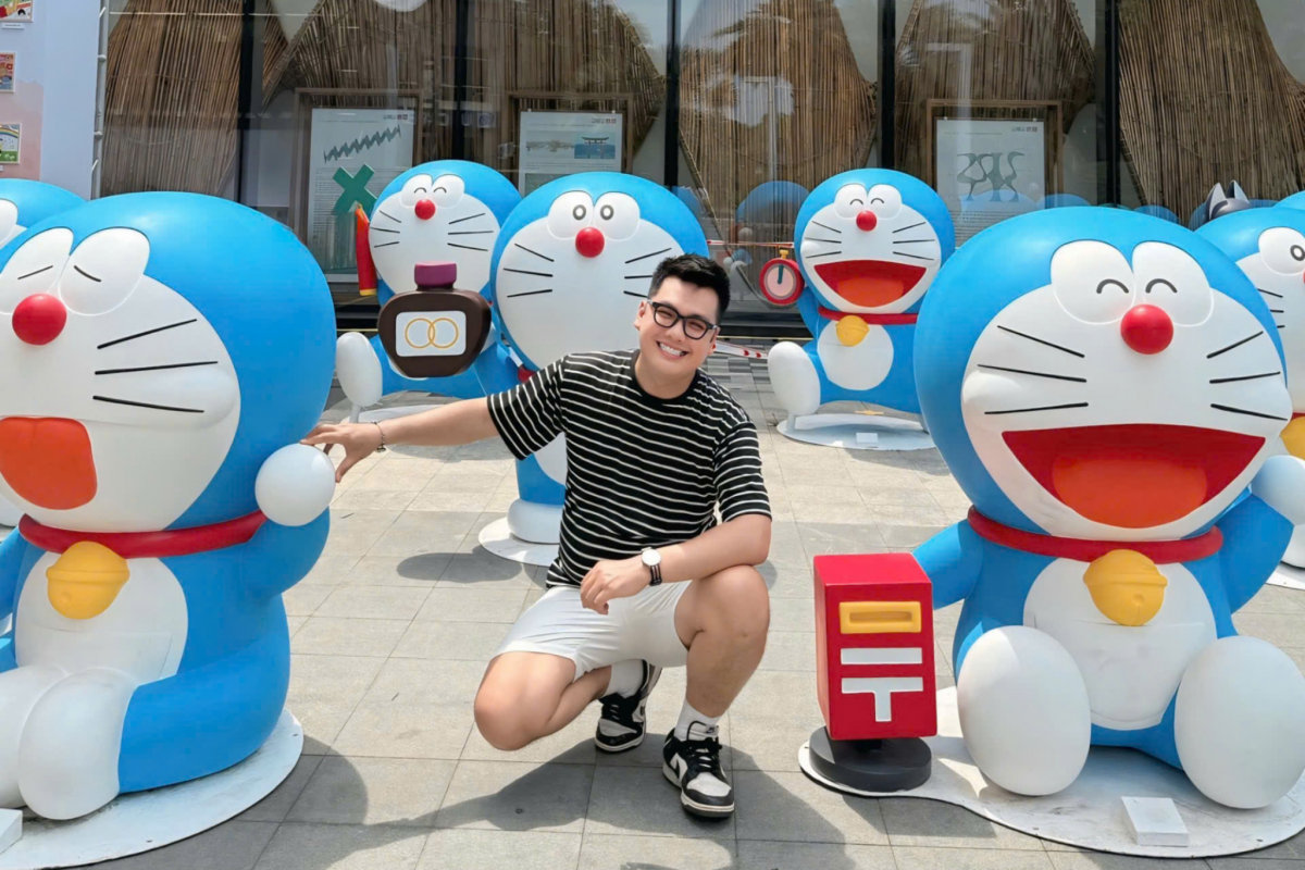 Nhiều bạn trẻ và gia đình háo hức chụp ảnh cùng người chú Mèo máy thông minh Doraemon. Nhiều bạn trẻ và gia đình háo hức chụp ảnh cùng người chú Mèo máy thông minh Doraemon.