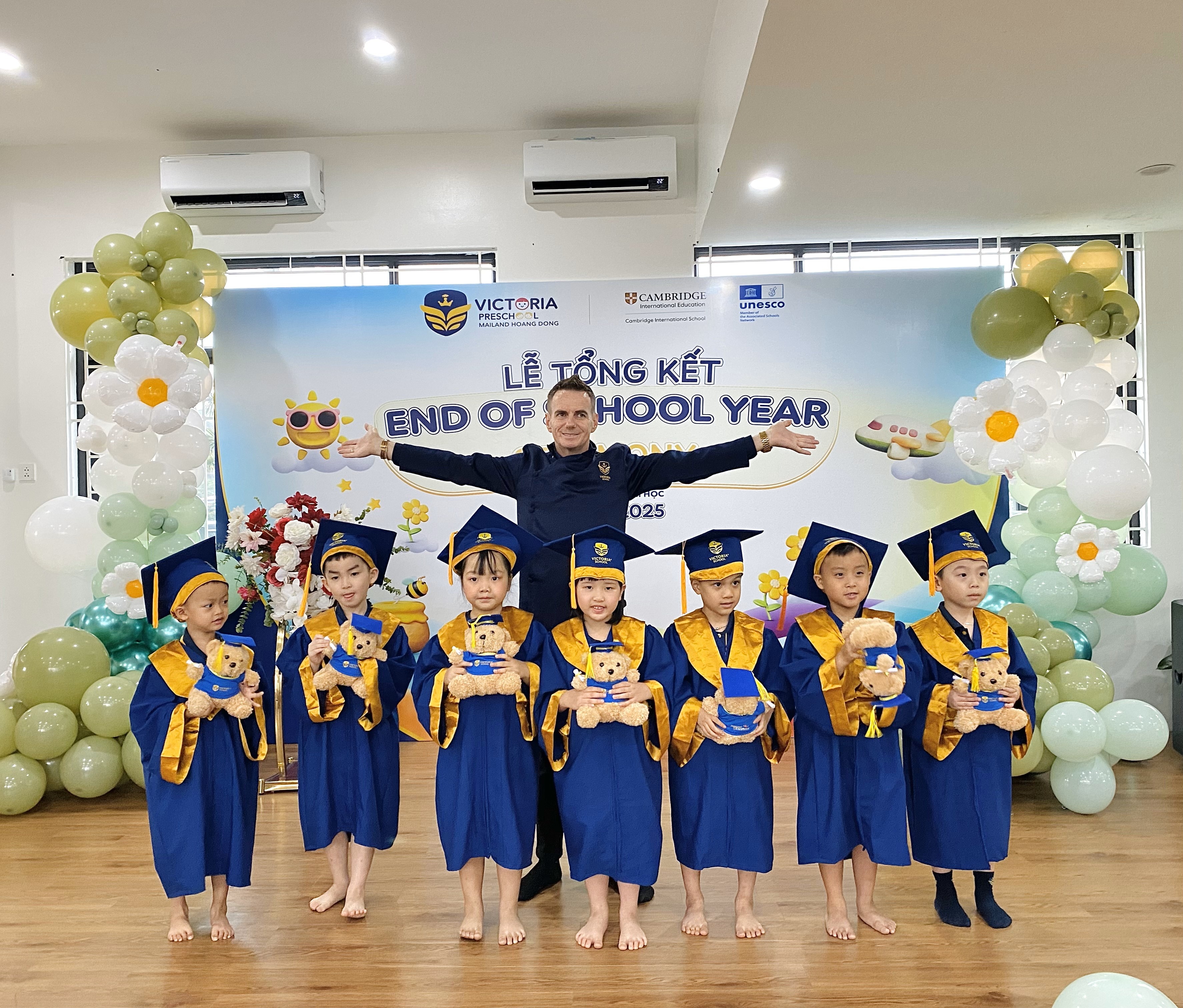 Lễ tổng kết của khối mầm non Victoria Preschool.