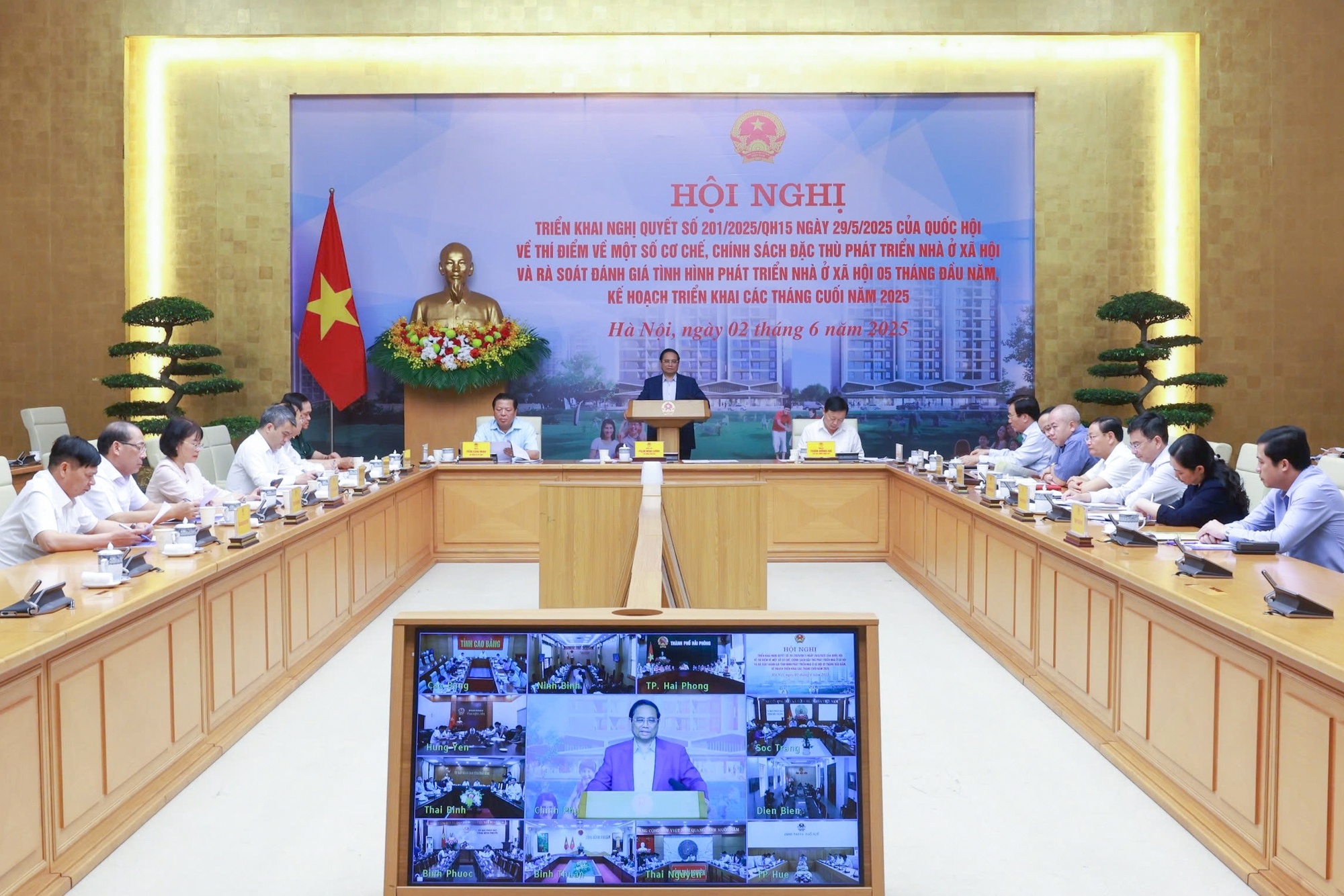 Thủ tướng đề nghị các các đại biểu đề xuất các giải pháp trên tinh thần 6 rõ: Rõ người, rõ việc, rõ thời gian, rõ trách nhiệm, rõ thẩm quyền, rõ kết quả để triển khai có hiệu quả - Ảnh: VGP/Nhật Bắc Thủ tướng đề nghị các các đại biểu đề xuất các giải pháp trên tinh thần 6 rõ: Rõ người, rõ việc, rõ thời gian, rõ trách nhiệm, rõ thẩm quyền, rõ kết quả để triển khai có hiệu quả - Ảnh: VGP/Nhật Bắc