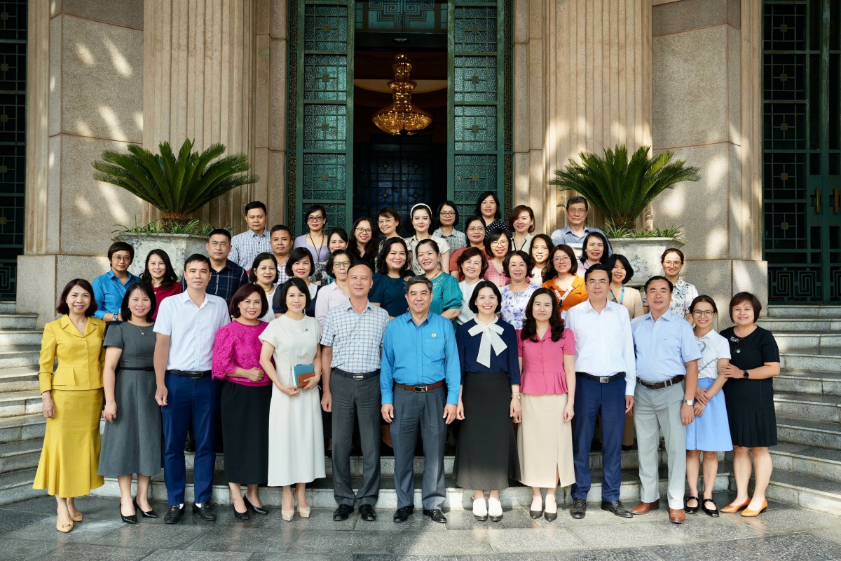 Các đại biểu dự Hội nghị Ban Chấp hành mở rộng lần thứ 5 khóa III Các đại biểu dự Hội nghị Ban Chấp hành mở rộng lần thứ 5 khóa III
