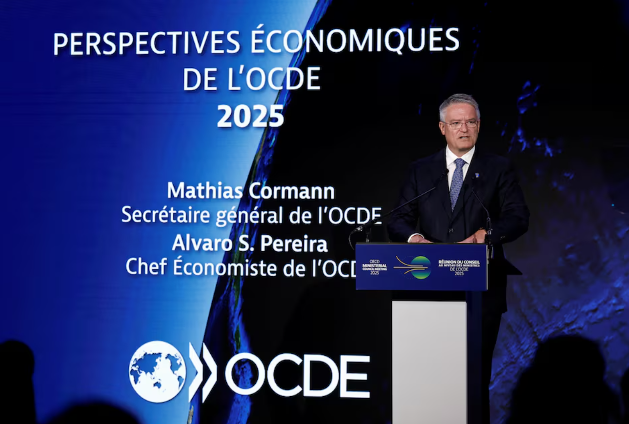 OECD hạ dự báo tăng trưởng toàn cầu khi căng thẳng thương mại gia tăng
