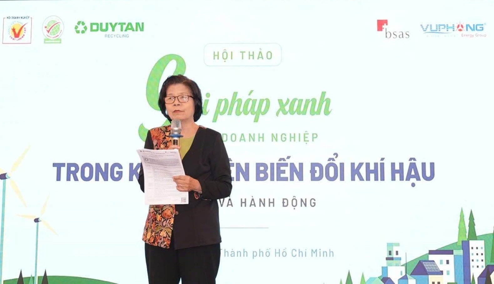 Bà Vũ Kim Hạnh, Chủ tịch Hội Doanh nghiệp Hàng Việt Nam chất lượng cao kiêm Giám đốc Trung tâm BSA