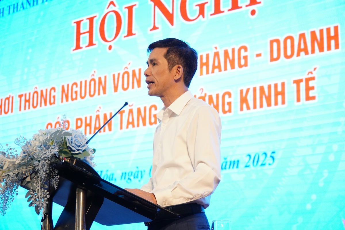 Đại diện NHNN Khu vực 7 báo cáo kết quả hoạt động tại hội nghị