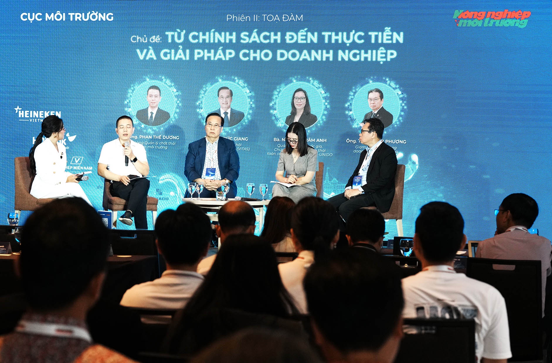 Các doanh nghiệp và ngân hàng thảo luận về nguồn tài nguyên nước trong phát triển bền vững
