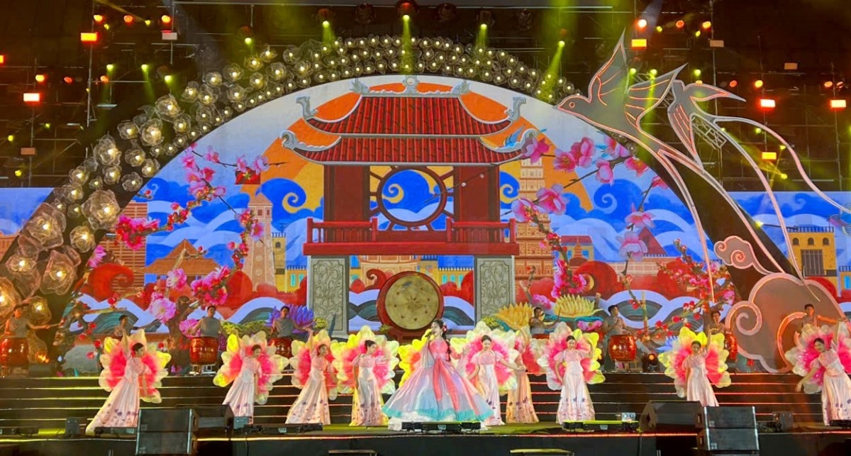 UBND thành phố Hà Nội vừa ban hành Kế hoạch số 157/KH-UBND về Tổ chức “Festival Thăng Long - Hà Nội năm 2025”, dự kiến kéo dài từ 31/10 đến 9/11. Hình ảnh minh họa. UBND thành phố Hà Nội vừa ban hành Kế hoạch số 157/KH-UBND về Tổ chức “Festival Thăng Long - Hà Nội năm 2025”, dự kiến kéo dài từ 31/10 đến 9/11. Hình ảnh minh họa.