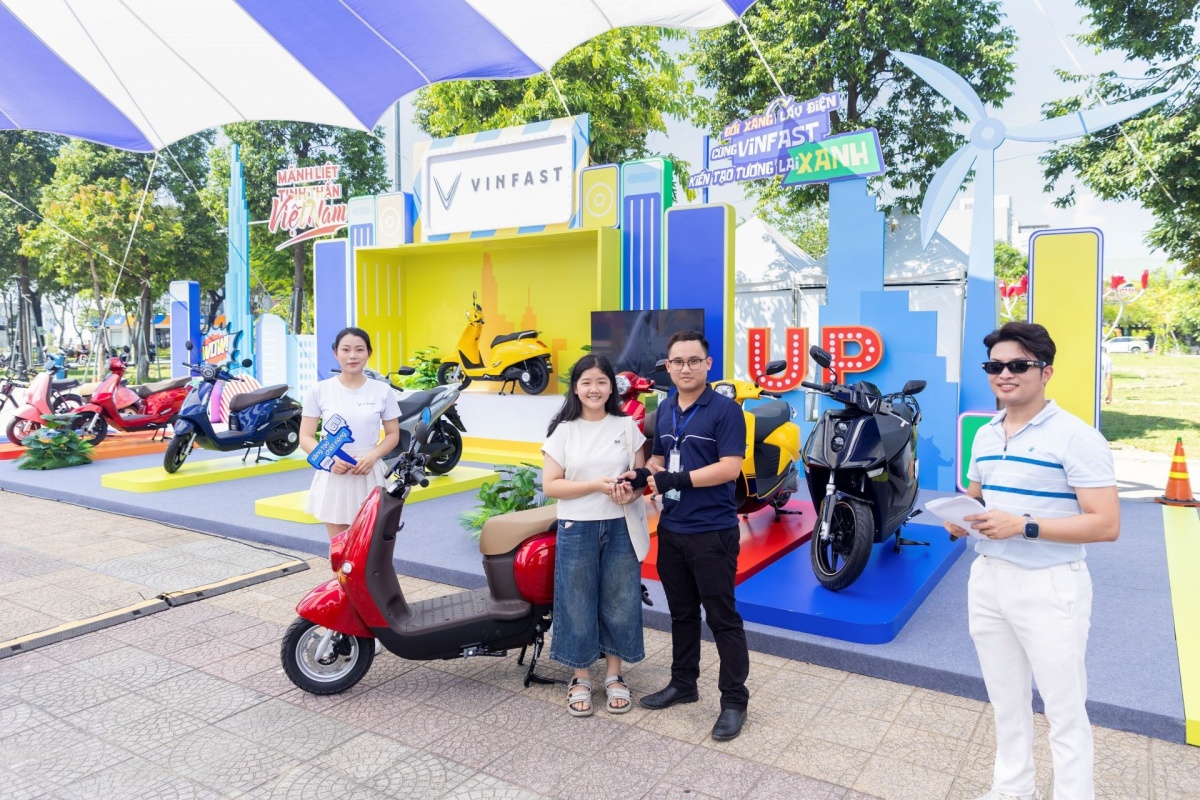 Mẫu VinFast Motio được các bạn trẻ đánh giá cao. Mẫu VinFast Motio được các bạn trẻ đánh giá cao.