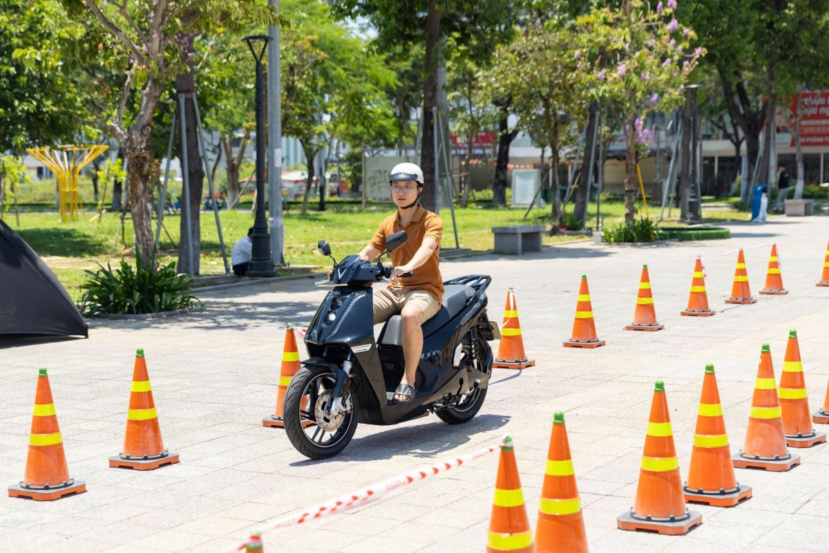 Các dòng xe máy VinFast chinh phục khách hàng nhờ khả năng vận hành êm ái và chi phí tiết kiệm. Các dòng xe máy VinFast chinh phục khách hàng nhờ khả năng vận hành êm ái và chi phí tiết kiệm.