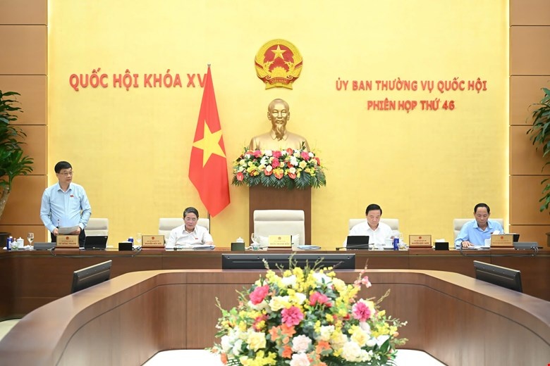 Quang cảnh phiên họp