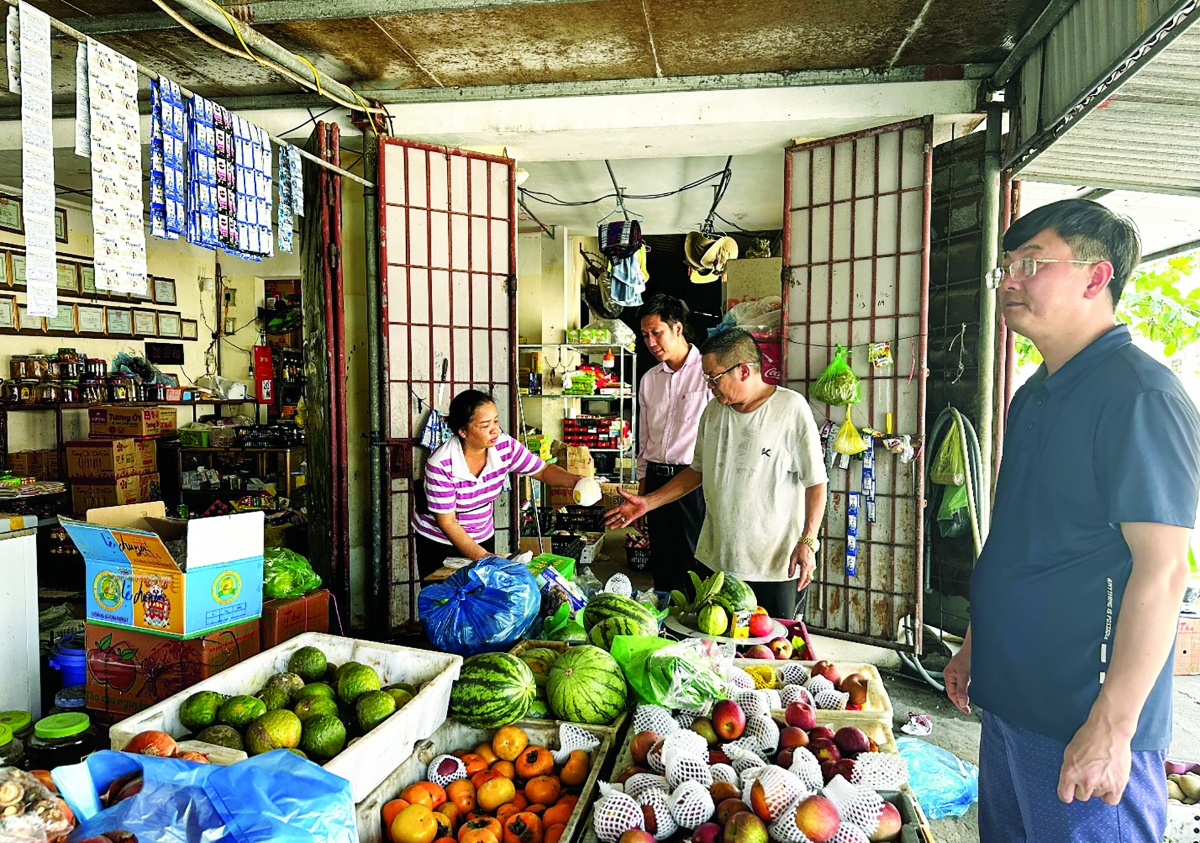 Nhiều hộ kinh doanh vẫn còn lúng túng sử dụng dịch vụ hóa đơn điện tử khởi tạo từ máy tính tiền Nhiều hộ kinh doanh vẫn còn lúng túng sử dụng dịch vụ hóa đơn điện tử khởi tạo từ máy tính tiền