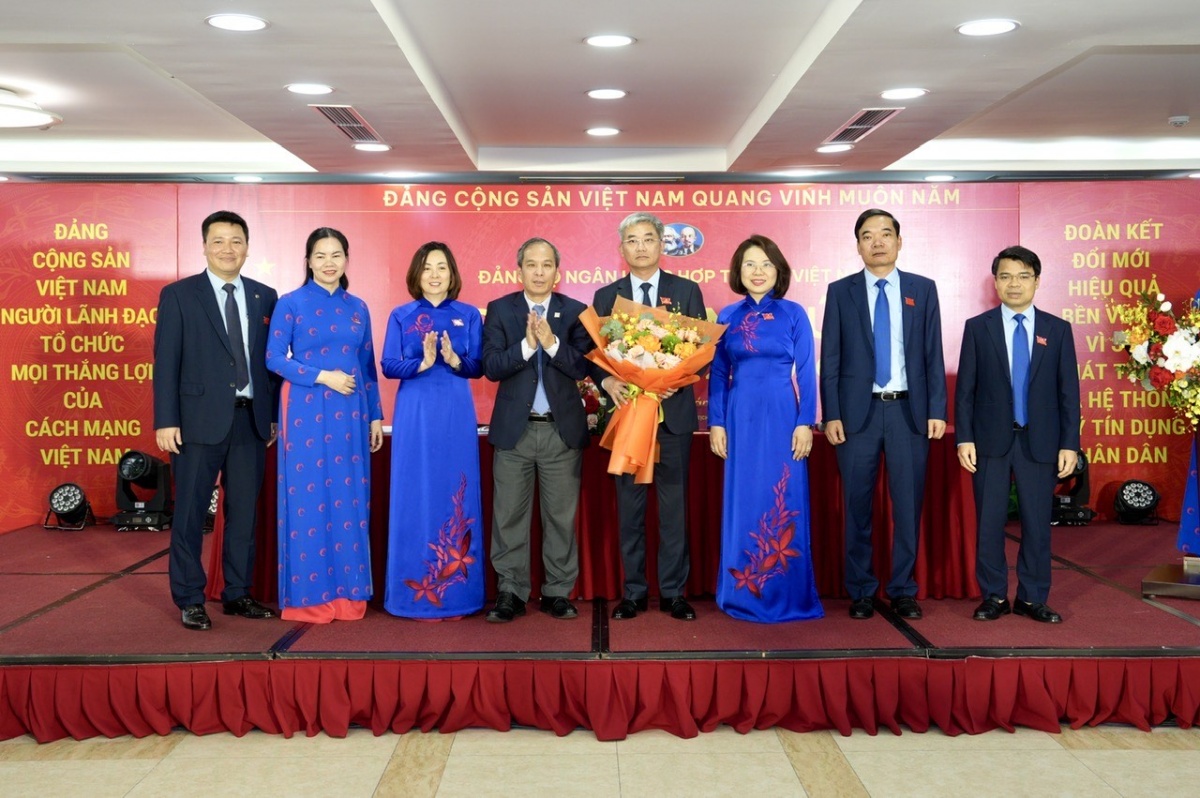 Xây dựng Đảng bộ Co-opBank vững mạnh toàn diện vì sự phát triển của hệ thống QTDND Xây dựng Đảng bộ Co-opBank vững mạnh toàn diện vì sự phát triển của hệ thống QTDND