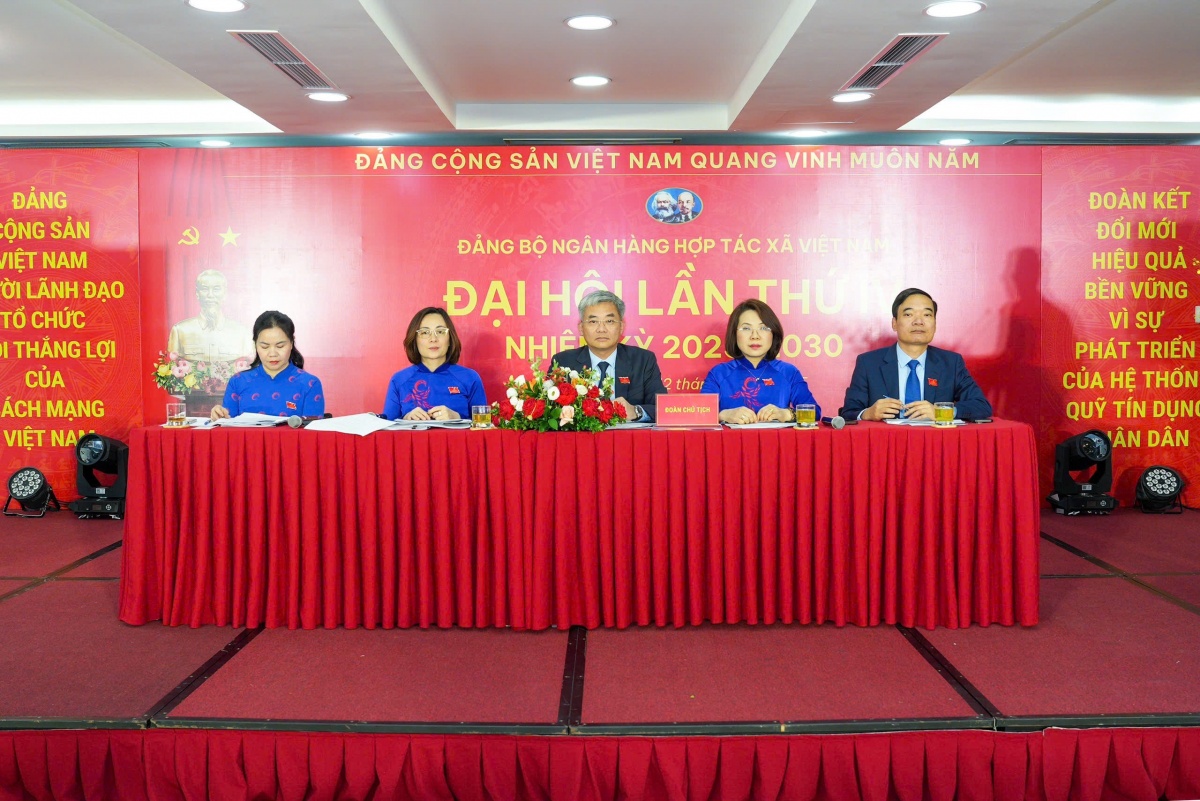 Xây dựng Đảng bộ Co-opBank vững mạnh toàn diện vì sự phát triển của hệ thống QTDND Xây dựng Đảng bộ Co-opBank vững mạnh toàn diện vì sự phát triển của hệ thống QTDND