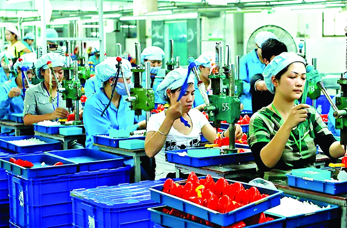 Các chính sách đầu tư công mạnh mẽ và cải thiện môi trường kinh doanh, giúp duy trì đà tăng trưởng