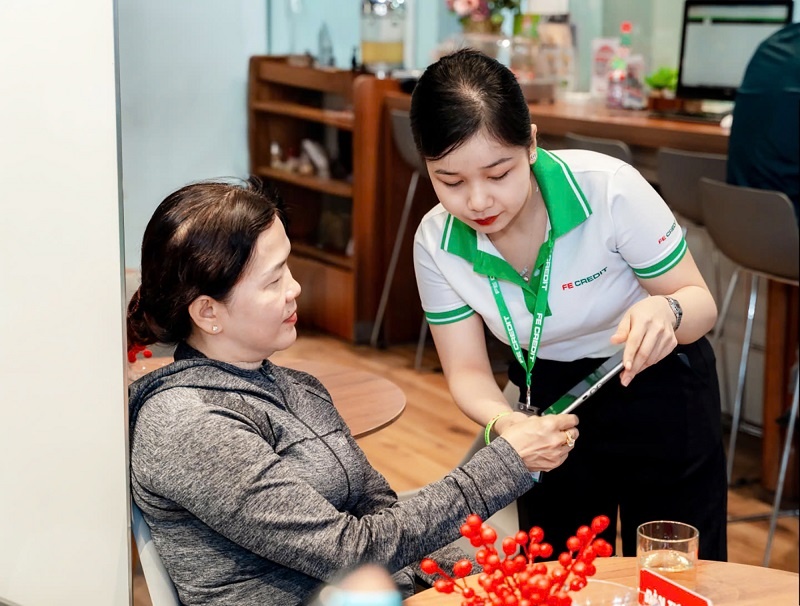 Công nghệ giúp người dân vùng xa tiếp cận dịch vụ tài chính tiêu dùng thuận tiện hơn. Ảnh: FE CREDIT. Công nghệ giúp người dân vùng xa tiếp cận dịch vụ tài chính tiêu dùng thuận tiện hơn. Ảnh: FE CREDIT.