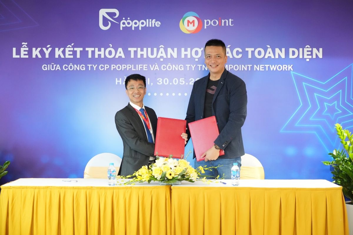   Đại diện Popplife và Mpoint ký kết hợp tác