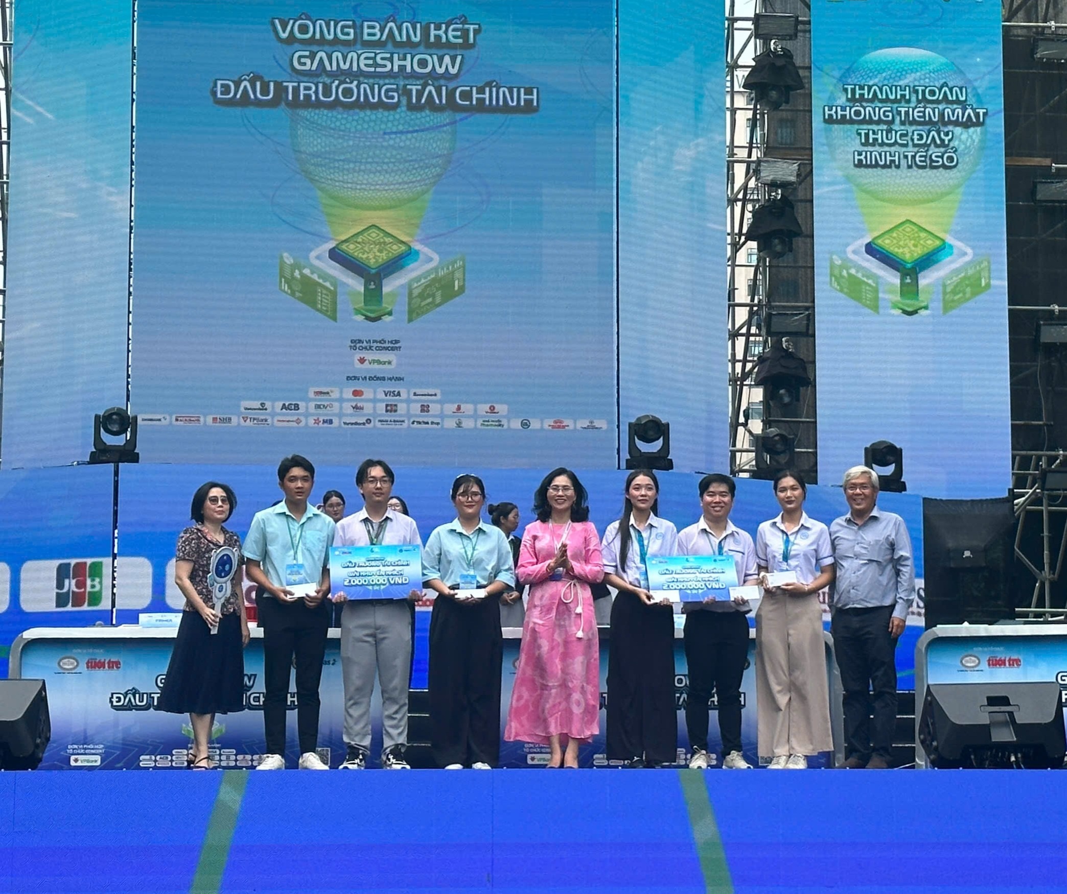 Gameshow Đấu trí tài chính đã nhận được sự quan tâm đông đảo của giới trẻ