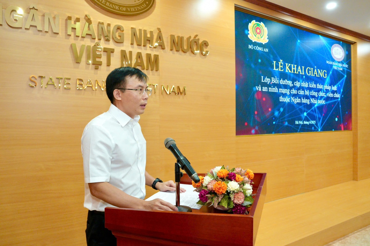 Bồi dưỡng, cập nhật kiến thức pháp luật và an ninh mạng cho các đơn vị thuộc NHNN Bồi dưỡng, cập nhật kiến thức pháp luật và an ninh mạng cho các đơn vị thuộc NHNN