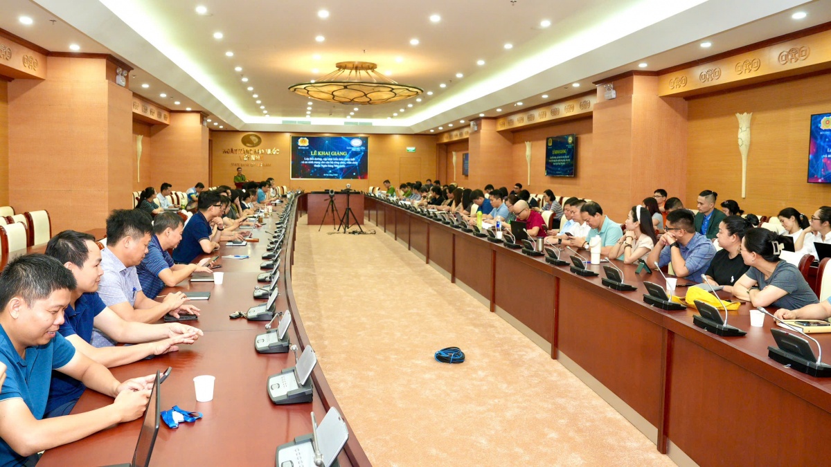 Bồi dưỡng, cập nhật kiến thức pháp luật và an ninh mạng cho các đơn vị thuộc NHNN Bồi dưỡng, cập nhật kiến thức pháp luật và an ninh mạng cho các đơn vị thuộc NHNN