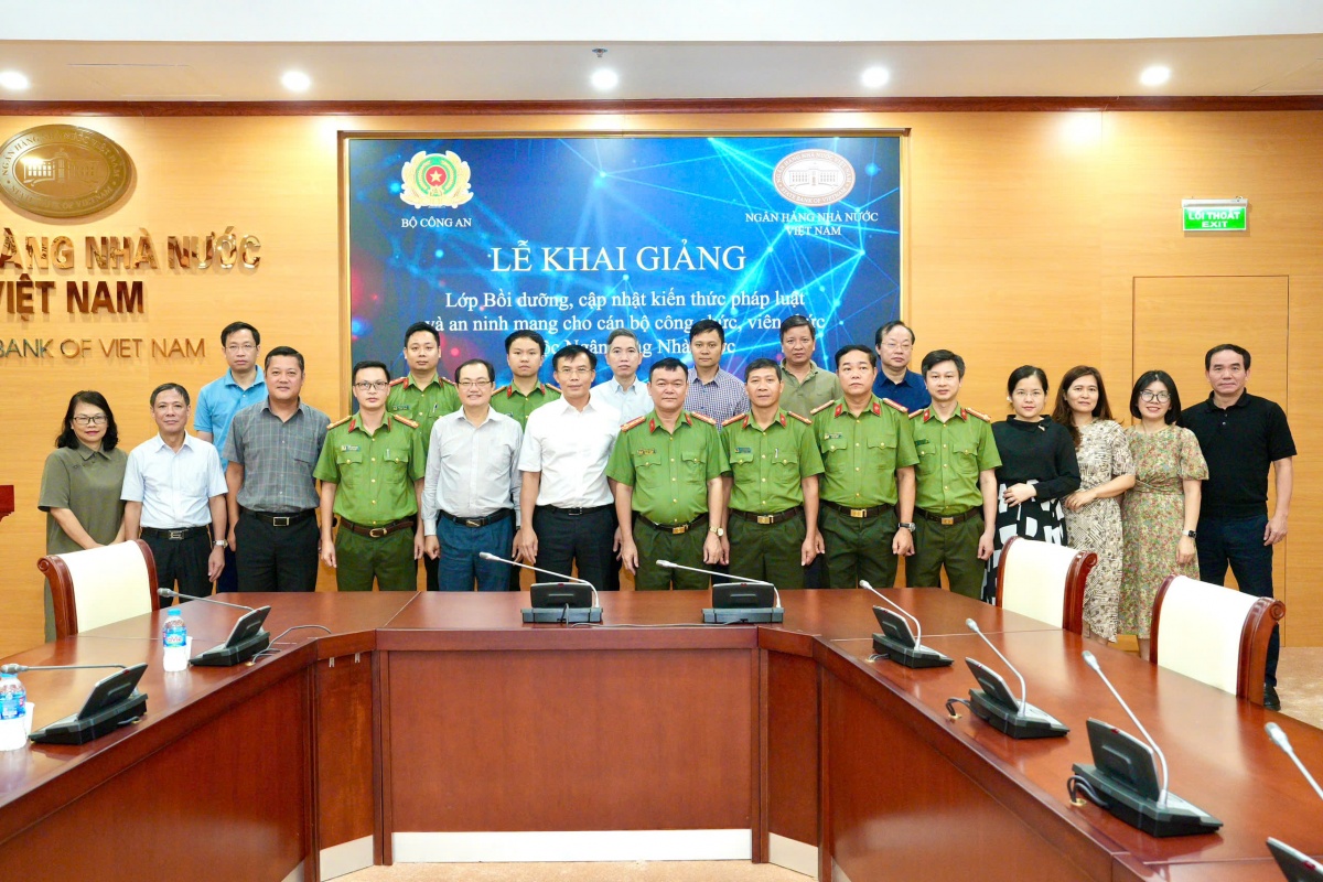 Bồi dưỡng, cập nhật kiến thức pháp luật và an ninh mạng cho các đơn vị thuộc NHNN Bồi dưỡng, cập nhật kiến thức pháp luật và an ninh mạng cho các đơn vị thuộc NHNN