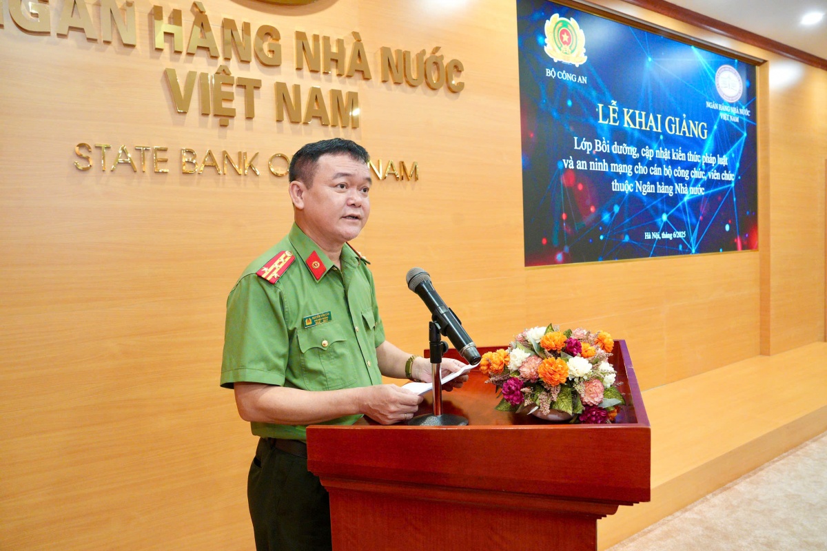 Bồi dưỡng, cập nhật kiến thức pháp luật và an ninh mạng cho các đơn vị thuộc NHNN Bồi dưỡng, cập nhật kiến thức pháp luật và an ninh mạng cho các đơn vị thuộc NHNN