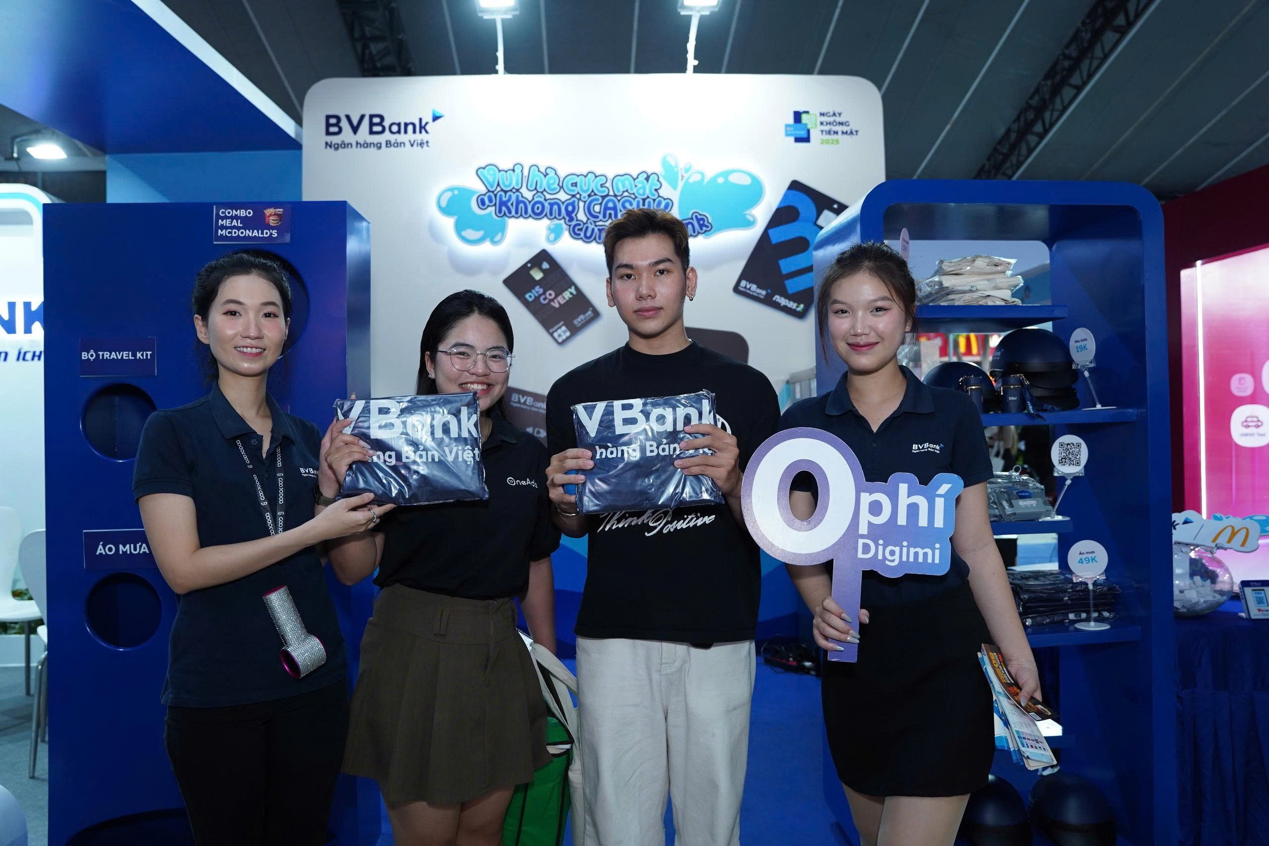 BVBank mang đến chuỗi hoạt động không cash tại Ngày hội không tiền mặt 2025 BVBank mang đến chuỗi hoạt động không cash tại Ngày hội không tiền mặt 2025