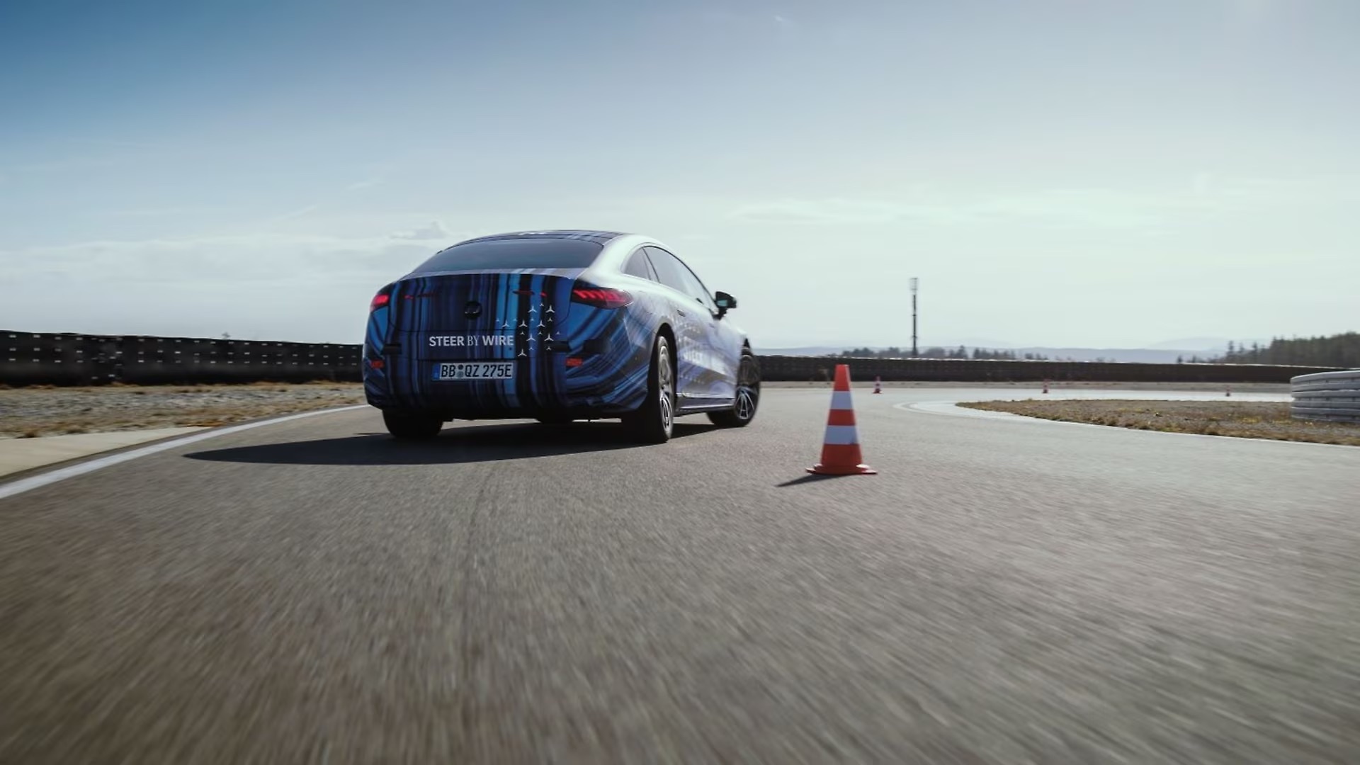 Mercedes-Benz sẽ trang bị hệ thống lái mới cho EQS từ năm 2026