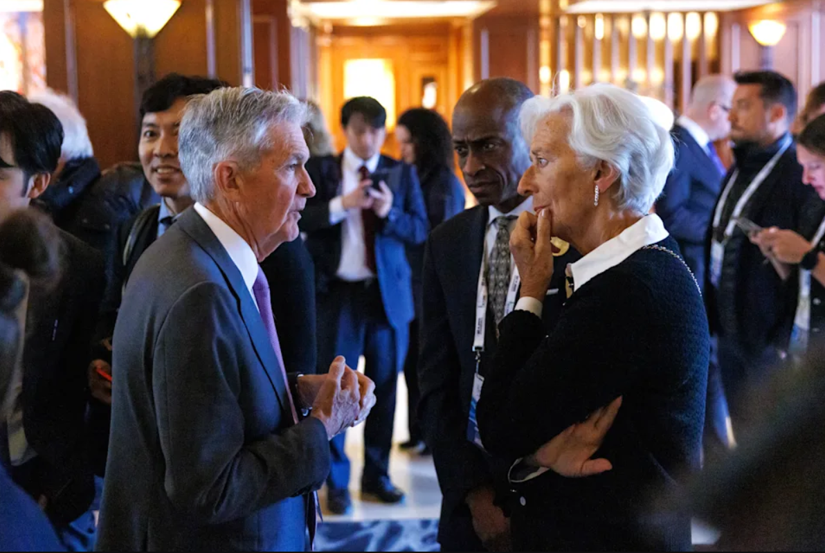 Jerome Powell, bên trái, chủ tịch Cục Dự trữ Liên bang Hoa Kỳ, nói chuyện với Christine Lagarde, chủ tịch Ngân hàng Trung ương Châu Âu tại Canada Jerome Powell, bên trái, chủ tịch Cục Dự trữ Liên bang Hoa Kỳ, nói chuyện với Christine Lagarde, chủ tịch Ngân hàng Trung ương Châu Âu tại Canada
