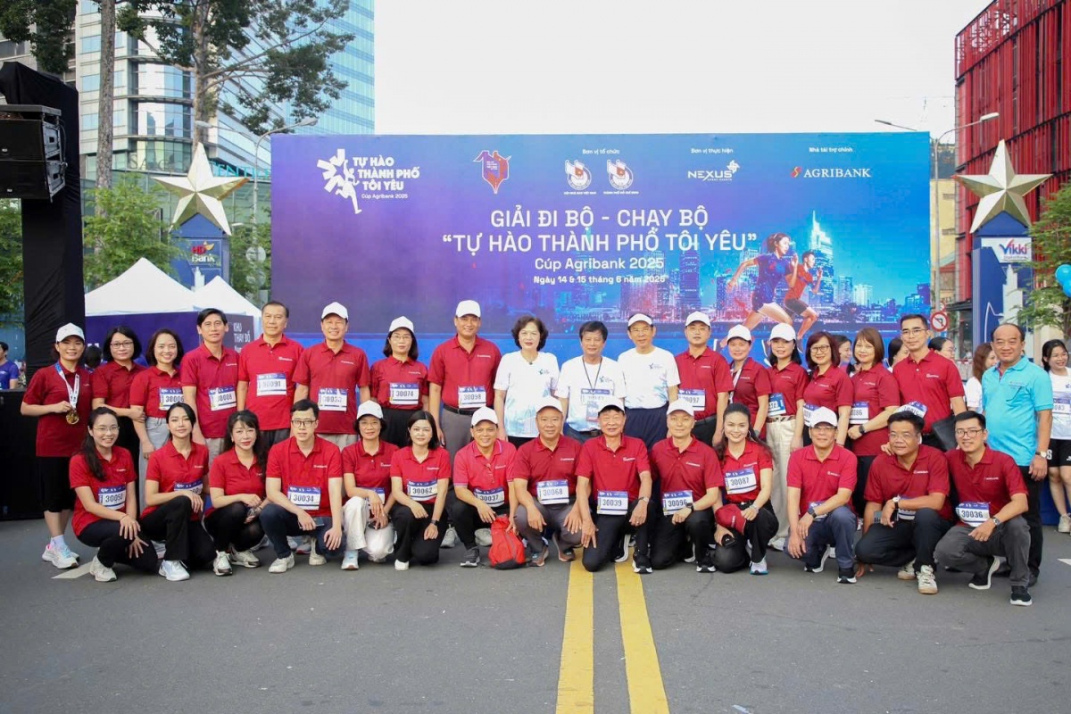 Thống đốc Nguyễn Thị Hồng tham gia Giải đi bộ, chạy bộ “Tự hào Thành phố tôi yêu” Thống đốc Nguyễn Thị Hồng tham gia Giải đi bộ, chạy bộ “Tự hào Thành phố tôi yêu”
