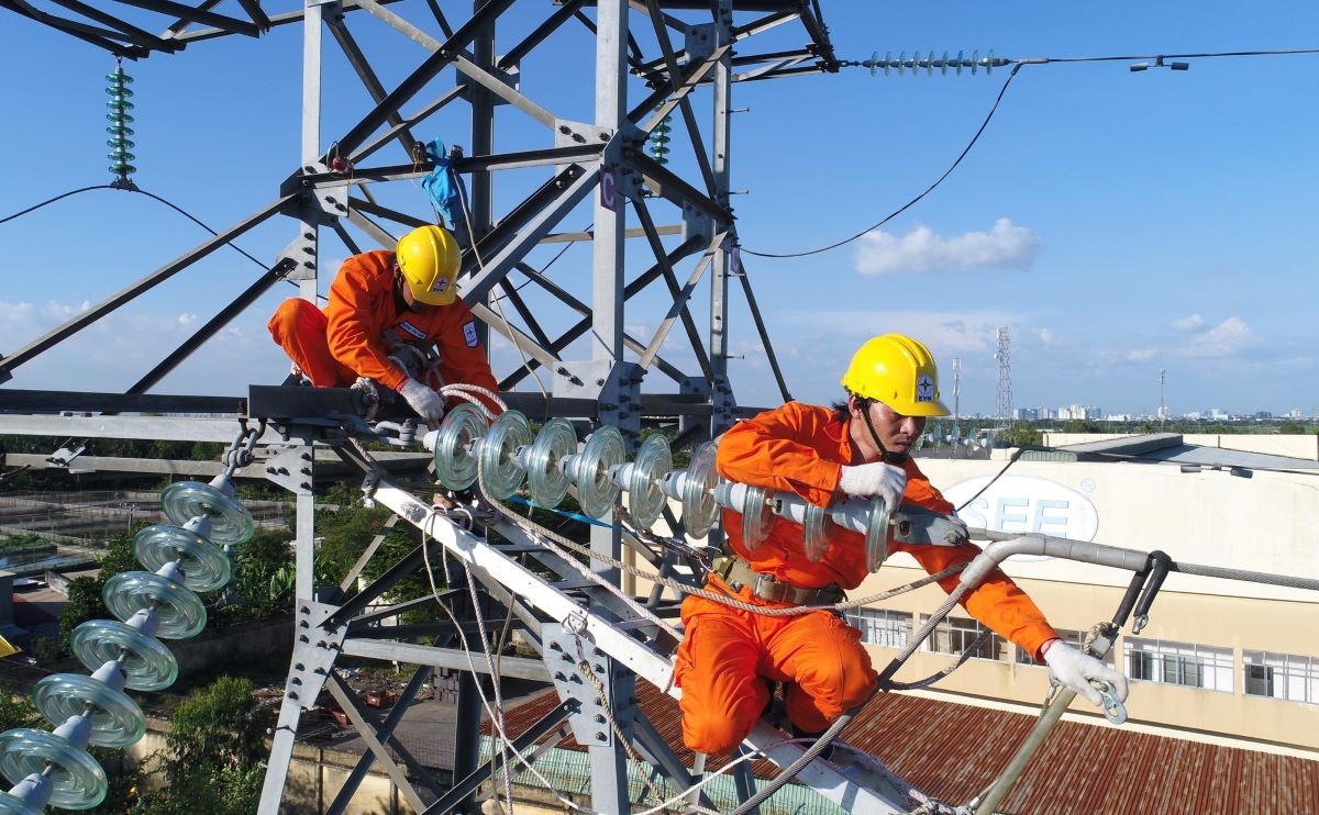 EVN cam kết đảm bảo cung cấp điện an toàn, liên tục cho phát triển kinh tế - xã hội và sinh hoạt của nhân dân EVN cam kết đảm bảo cung cấp điện an toàn, liên tục cho phát triển kinh tế - xã hội và sinh hoạt của nhân dân