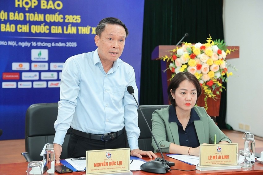 Phó Chủ tịch Thường trực Hội Nhà báo Việt Nam Nguyễn Đức Lợi phát biểu tại Họp báo