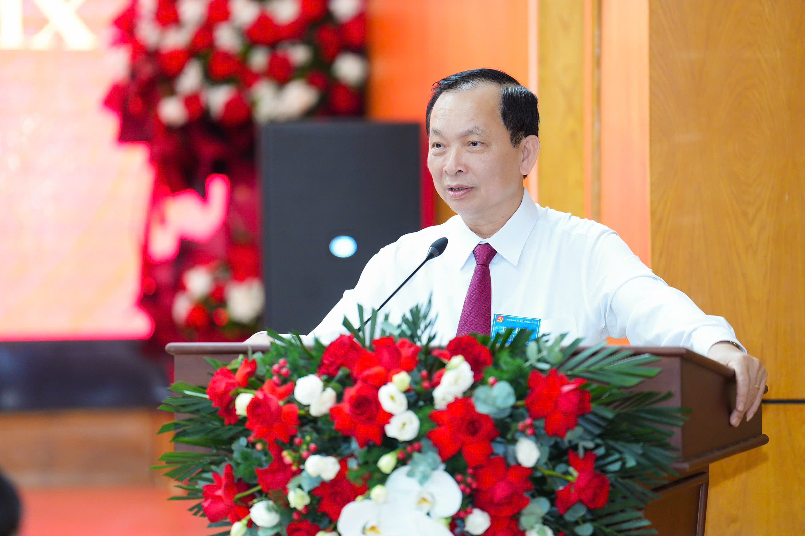Công tác Đảng gắn với hoạt động công đoàn theo hướng thực chất, hiệu quả, gần gũi cơ sở Công tác Đảng gắn với hoạt động công đoàn theo hướng thực chất, hiệu quả, gần gũi cơ sở