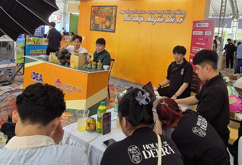 Lượng khách giảm 20-40%, ngành công thương tìm giải pháp cho chợ dân sinh TP. Hồ Chí Minh: Lượng khách giảm 20-40%, ngành công thương tìm giải pháp cho chợ dân sinh
