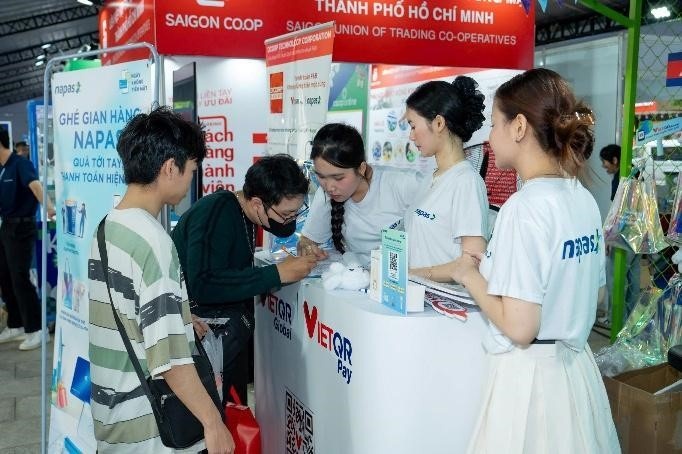 Sôi động gian hàng NAPAS tại Lễ hội không tiền mặt - Ting ting day 2025