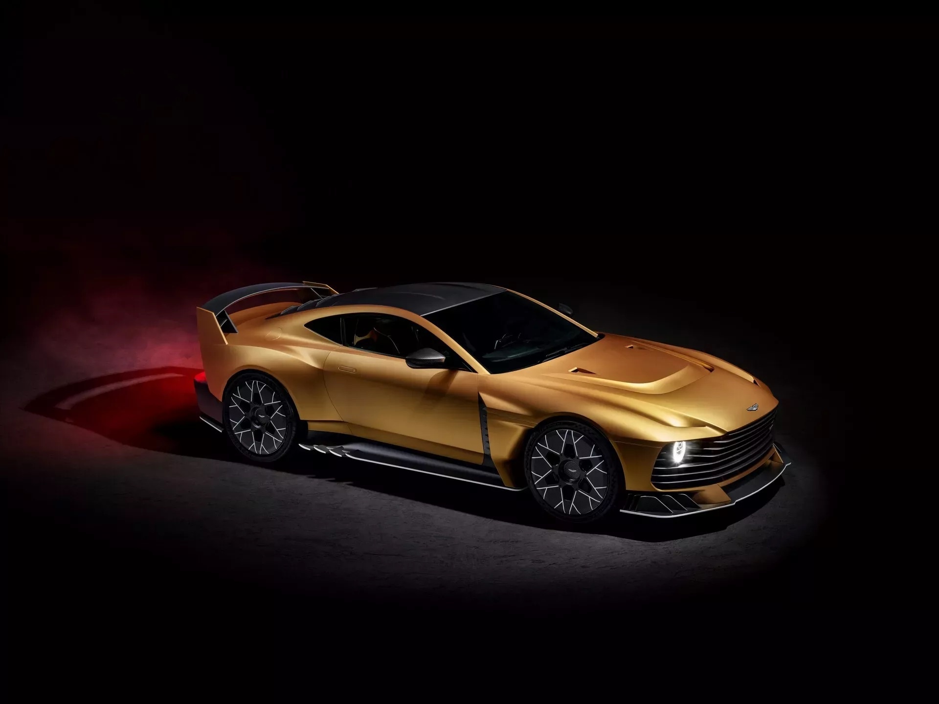 Chiêm ngưỡng Valiant: Siêu xe V12 hộp số sàn hiếm hoi của Aston Martin