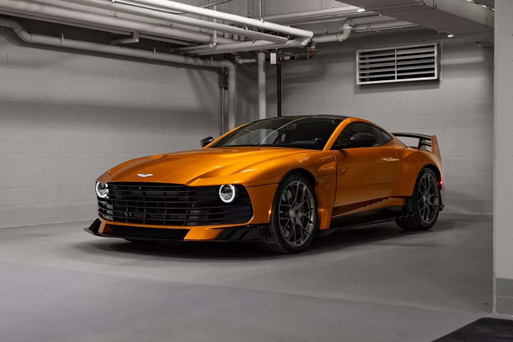 Chiêm ngưỡng Valiant: Siêu xe V12 hộp số sàn hiếm hoi của Aston Martin