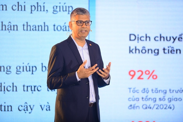 Ông Sapan Shah, Phó Chủ tịch Cấp cao, Phụ trách Mạng lưới Chấp nhận Thanh toán – Khu vực Châu Á – Thái Bình Dương, Mastercard trình bày ý kiến tại Hội thảo “Ngày không tiền mặt 2025”