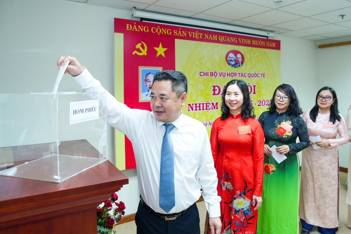 Chi bộ Vụ Hợp tác quốc tế đổi mới, nâng tầm hội nhập trong kỷ nguyên mới Chi bộ Vụ Hợp tác quốc tế đổi mới, nâng tầm hội nhập trong kỷ nguyên mới