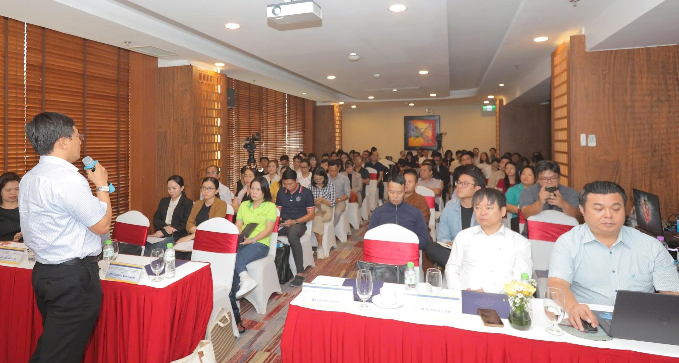 “Lên công ty” và “Thay thuế khoán” được rất nhiều đại diện đơn vị kinh doanh rất quan tâm tìm hiểu