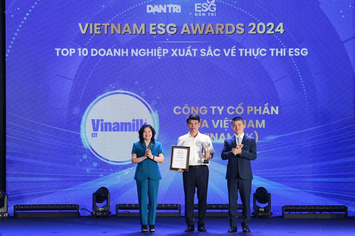 Vinamilk được vinh danh trong Top 10 doanh nghiệp xuất sắc về thực thi ESG 2024 Vinamilk được vinh danh trong Top 10 doanh nghiệp xuất sắc về thực thi ESG 2024