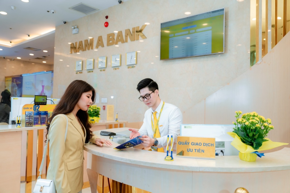 Nam A Bank dành nhiều ưu đãi cho khách hàng giao dịch không tiền mặt. Nam A Bank dành nhiều ưu đãi cho khách hàng giao dịch không tiền mặt.