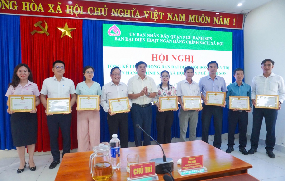 Đà Nẵng: Tổng kết hoạt động Ban đại diện HĐQT Ngân hàng Chính sách xã hội quận Ngũ Hành Sơn Đà Nẵng: Tổng kết hoạt động Ban đại diện HĐQT Ngân hàng Chính sách xã hội quận Ngũ Hành Sơn