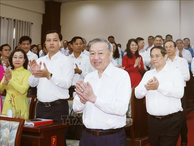 Tổng Bí thư Tô Lâm, Thủ tướng Phạm Minh Chính cùng đoàn công tác Trung ương đến dự buổi làm việc. Ảnh: TTXVN Tổng Bí thư Tô Lâm, Thủ tướng Phạm Minh Chính cùng đoàn công tác Trung ương đến dự buổi làm việc. Ảnh: TTXVN