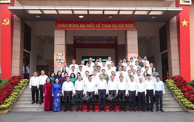 Tổng Bí thư Tô Lâm, Thủ tướng Phạm Minh Chính cùng đoàn công tác Trung ương và các đại biểu. Ảnh: TTXVN Tổng Bí thư Tô Lâm, Thủ tướng Phạm Minh Chính cùng đoàn công tác Trung ương và các đại biểu. Ảnh: TTXVN