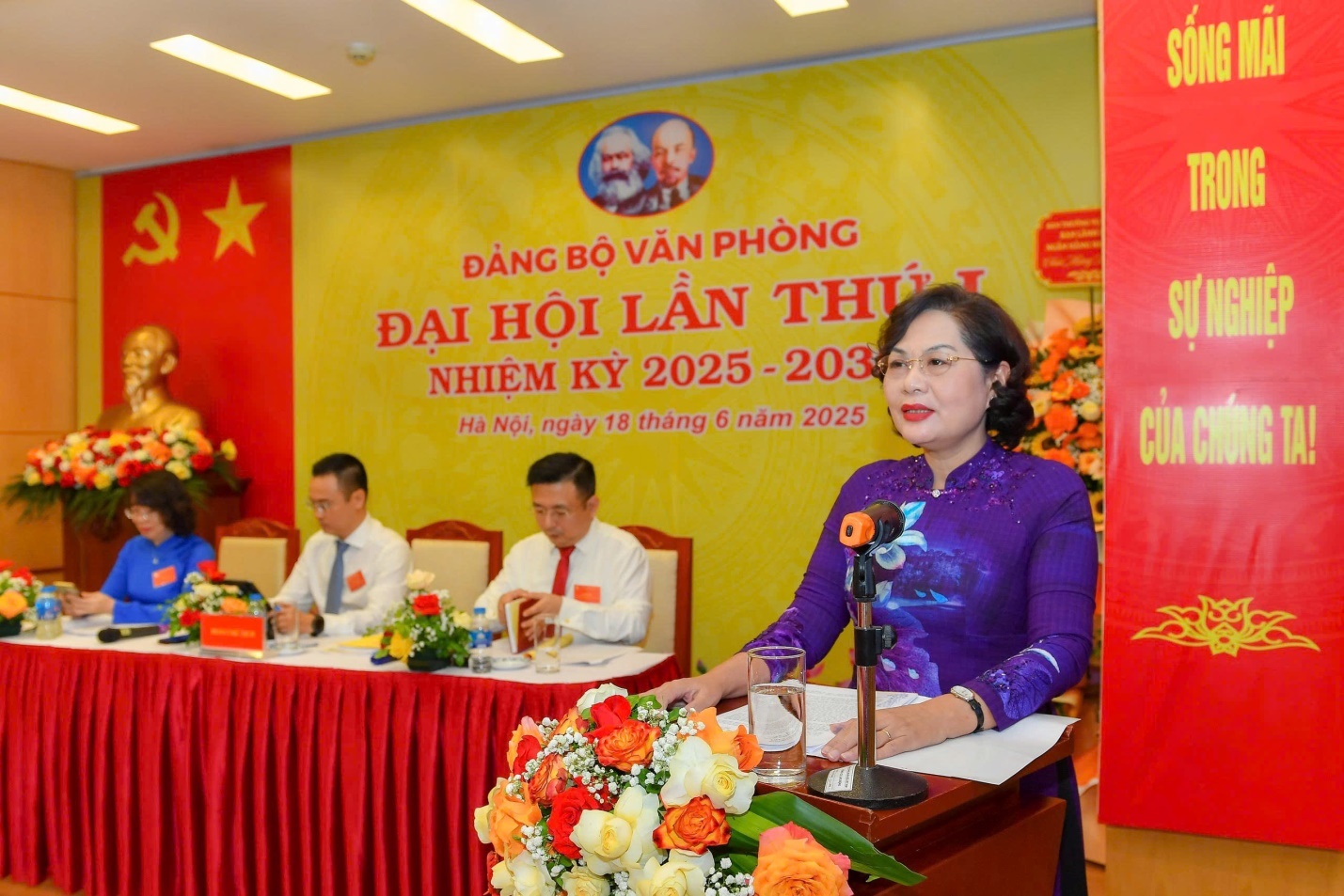 Đồng chí Nguyễn Thị Hồng - Ủy viên Ban Chấp hành Trung ương Đảng, Bí thư Đảng ủy NHNN, Thống đốc NHNN phát biểu chỉ đạo tại Đại hội. (Ảnh: Đức Khanh) Đồng chí Nguyễn Thị Hồng - Ủy viên Ban Chấp hành Trung ương Đảng, Bí thư Đảng ủy NHNN, Thống đốc NHNN phát biểu chỉ đạo tại Đại hội. (Ảnh: Đức Khanh)