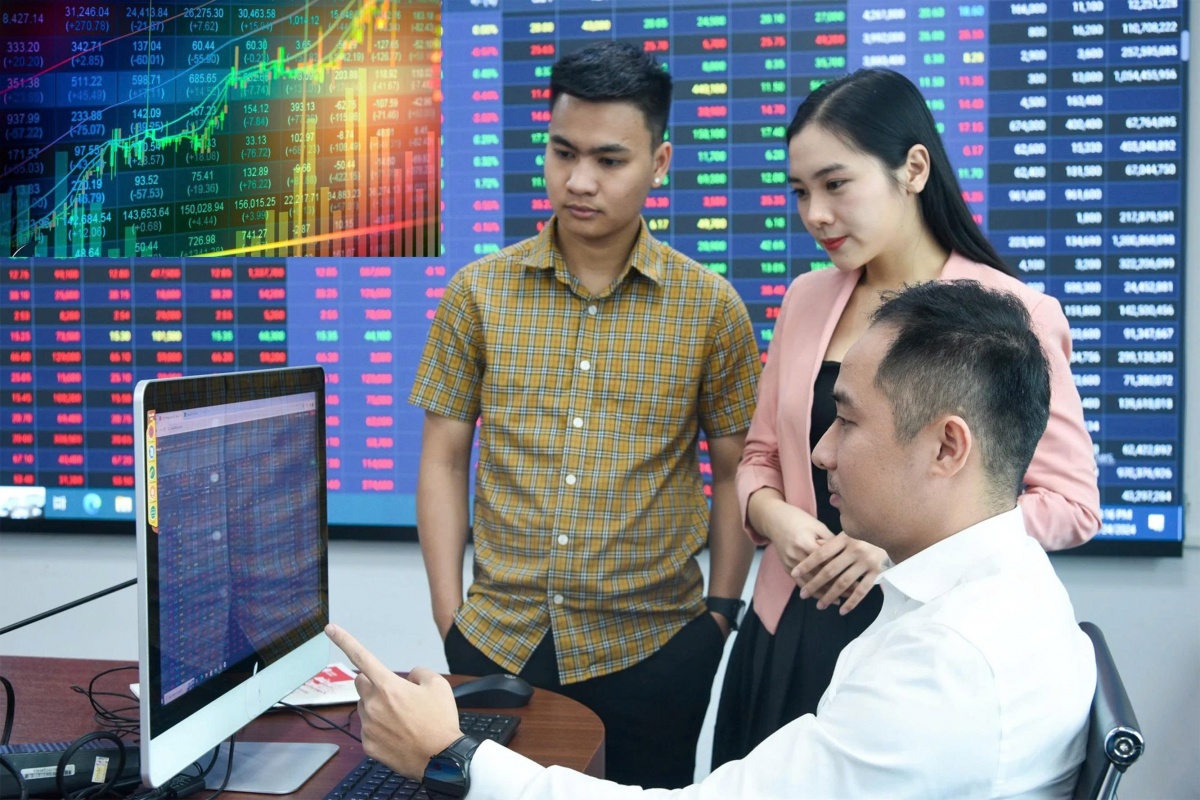 VN-Index vượt mốc 1.350 điểm sau hơn 2 năm