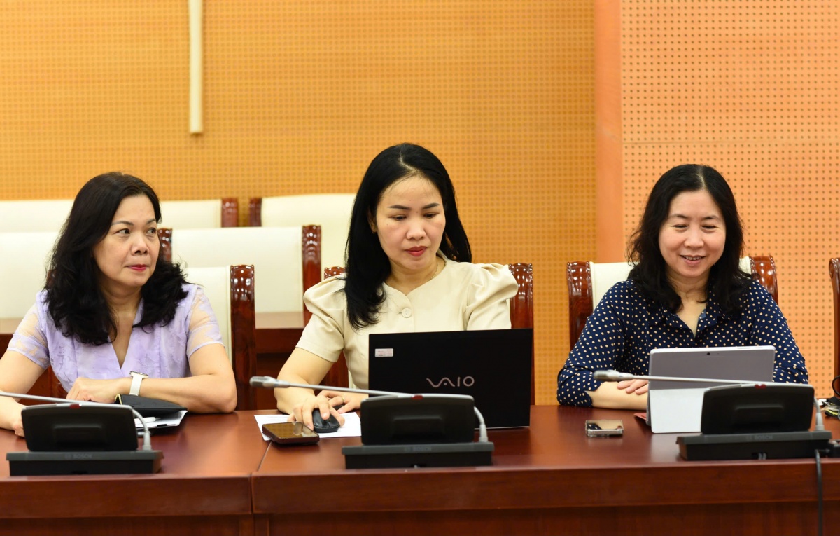 Bồi dưỡng chuyên đề về chiến lược số và ứng dụng AI cho lãnh đạo cấp Vụ và tương đương tại NHNN Bồi dưỡng chuyên đề về chiến lược số và ứng dụng AI cho lãnh đạo cấp Vụ và tương đương tại NHNN
