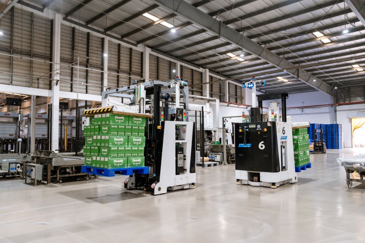 Tích hợp công nghệ cao tiết kiệm năng lượng, robot, các giải pháp tự động hóa giúp Vinamilk đạt mục tiêu về nâng cao hiệu quả sản xuất, vừa thúc đẩy chuyển đổi xanh Tích hợp công nghệ cao tiết kiệm năng lượng, robot, các giải pháp tự động hóa giúp Vinamilk đạt mục tiêu về nâng cao hiệu quả sản xuất, vừa thúc đẩy chuyển đổi xanh