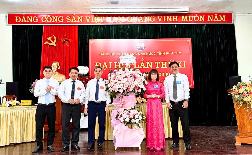 Ban Giám đốc NHNN Khu vực 4 chúc mừng Đại hội Ban Giám đốc NHNN Khu vực 4 chúc mừng Đại hội