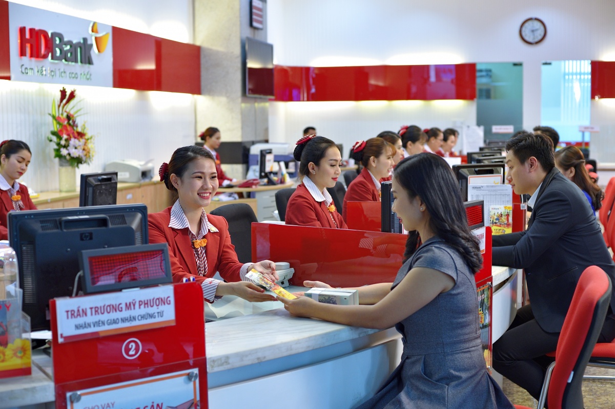HDBank không ngừng mở rộng danh mục tín dụng xanh, tập trung vào các lĩnh vực có tác động tích cực đến môi trường như năng lượng tái tạo, nông nghiệp bền vững và công nghệ cao. HDBank không ngừng mở rộng danh mục tín dụng xanh, tập trung vào các lĩnh vực có tác động tích cực đến môi trường như năng lượng tái tạo, nông nghiệp bền vững và công nghệ cao.