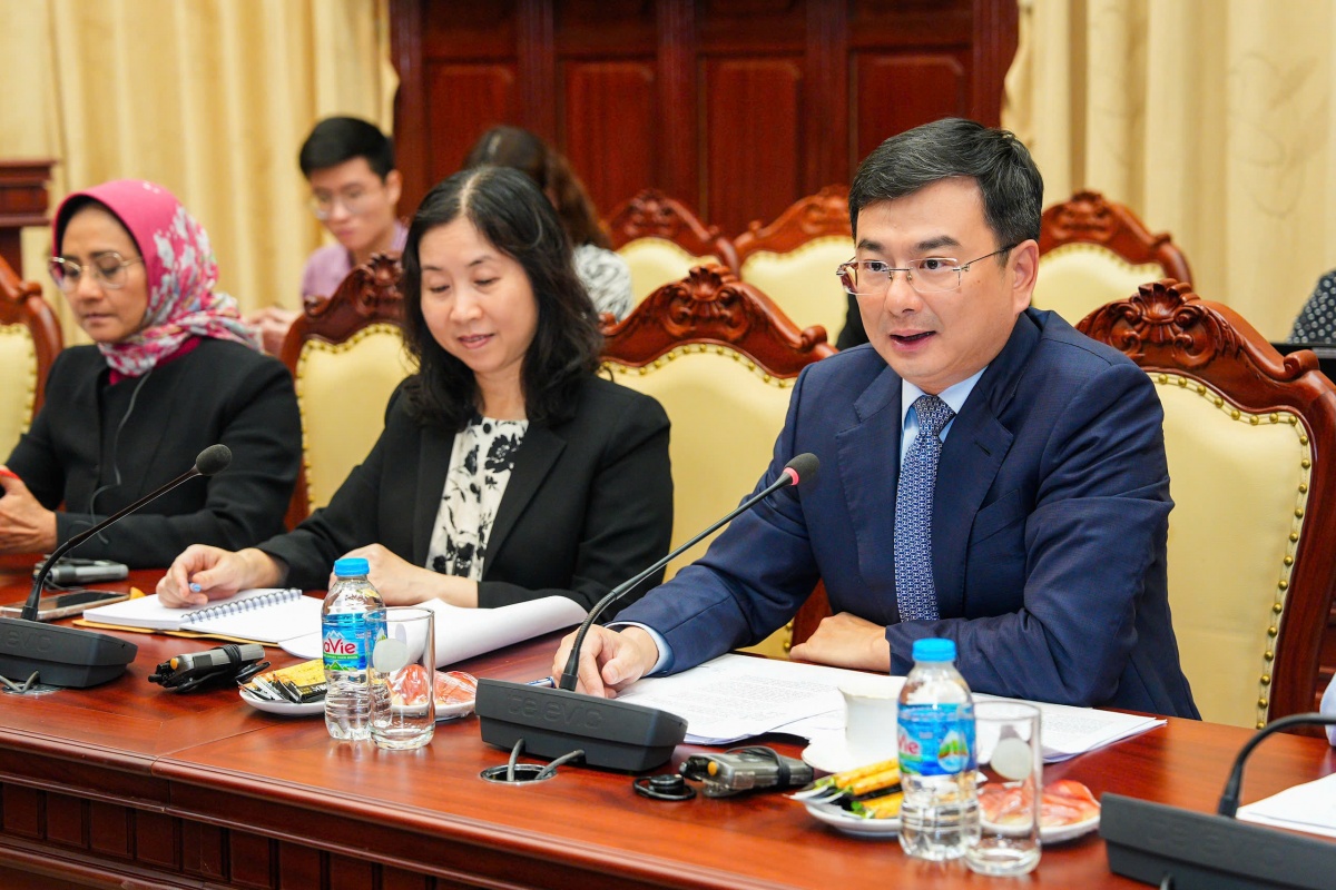 Phó Thống đốc Phạm Thanh Hà tiếp và làm việc với Đoàn Điều IV của IMF Phó Thống đốc Phạm Thanh Hà tiếp và làm việc với Đoàn Điều IV của IMF